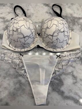 Victoria’s Secret Black White Lace Balconet Bra Set 38C + Panty L Romantic Sexy
